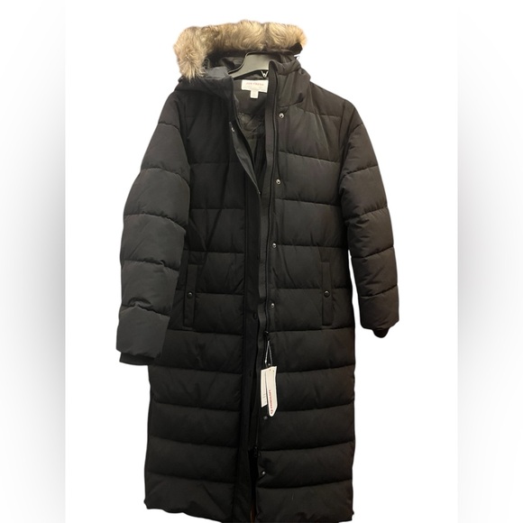 NWT Long black Puffer coat. - Picture 2 of 5